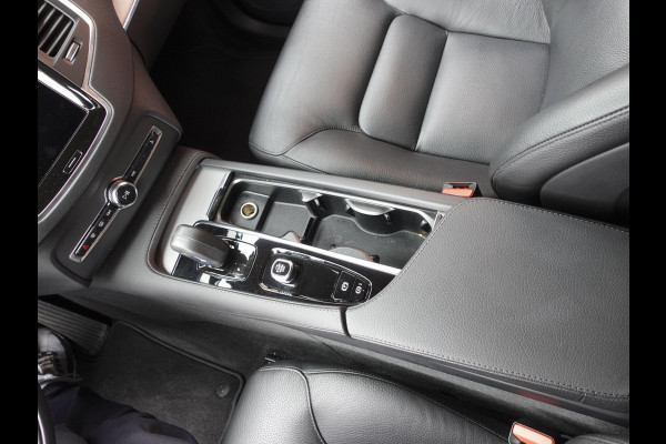 Volvo XC90 2.0 T8 Recharge AWD Inscription Expression 7-Pers | Leder | Navigatie | Adaptive Cruise Control | 19" Lichtmetalen Velgen | PDC V+A | Climate Control | Camera