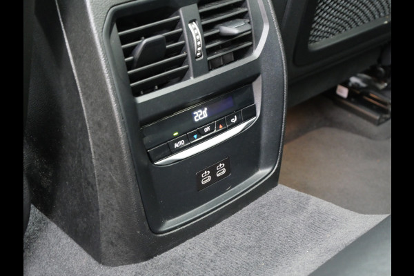 BMW 3 Serie Touring 330i HIGH EXECUTIVE | M-SPORT | PANO | H/K | LASER | TREKHAAK | 1e EIGENAAR!!