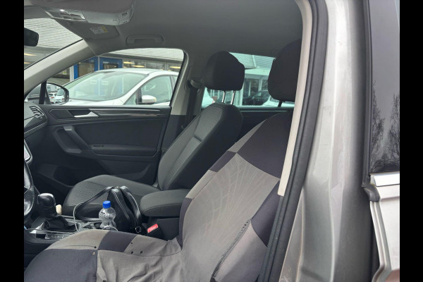 Volkswagen Tiguan 1.5 TSI ACT Highline | 150pk | Trekhaak | Stoelverwarming | Parkeersensoren Voor & Achter | Trekgewicht 1.800kg (geremd)