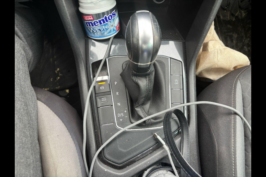 Volkswagen Tiguan 1.5 TSI ACT Highline | 150pk | Trekhaak | Stoelverwarming | Parkeersensoren Voor & Achter | Trekgewicht 1.800kg (geremd)