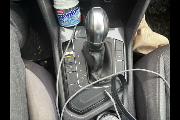 Volkswagen Tiguan 1.5 TSI ACT Highline | 150pk | Trekhaak | Stoelverwarming | Parkeersensoren Voor & Achter | Trekgewicht 1.800kg (geremd)