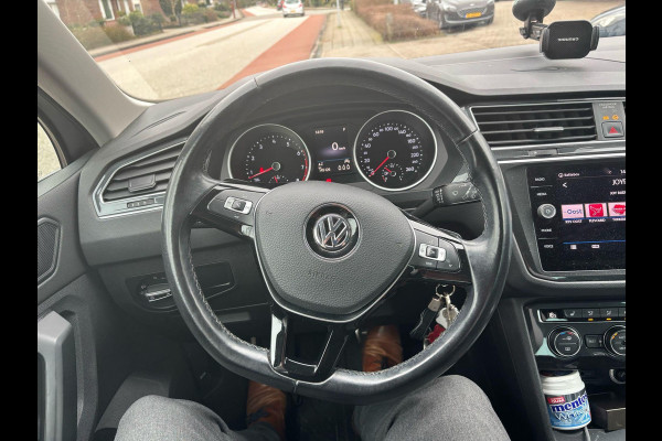 Volkswagen Tiguan 1.5 TSI ACT Highline | 150pk | Trekhaak | Stoelverwarming | Parkeersensoren Voor & Achter | Trekgewicht 1.800kg (geremd)