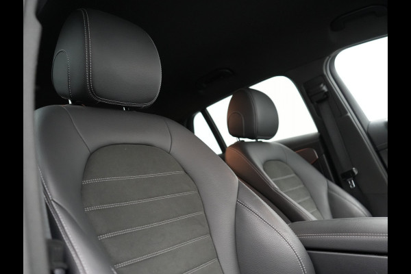 Mercedes-Benz EQC 400 4MATIC AMG Line 408pk INCL BTW | Trekhaak af Fabriek | Adaptive Cruise | 360 Camera | Multibeam LED | Standkachel | Sfeerverlichting | 19"L.M | Widescreen | Keyless | BLIS |