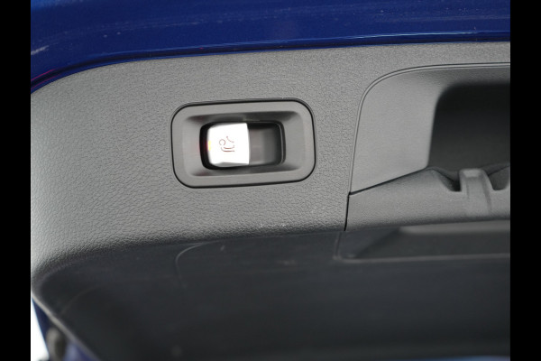 Mercedes-Benz EQC 400 4MATIC AMG Line 408pk INCL BTW | Trekhaak af Fabriek | Adaptive Cruise | 360 Camera | Multibeam LED | Standkachel | Sfeerverlichting | 19"L.M | Widescreen | Keyless | BLIS |