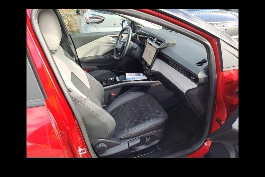 Ford Puma Gen-E Premium 44 kWh | 168pk | Driver Assistance pack | B&O Audio | Matrix LED | Contrasterend dak in zwart | | Elektrische Achterklep