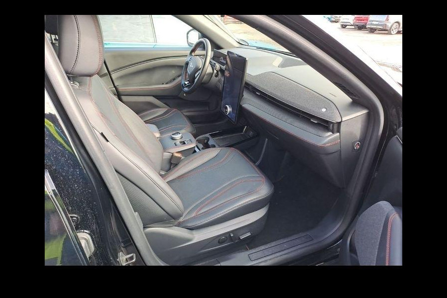 Ford Mustang Mach-E Premium AWD 75 kWh 315pk | Panoramadak | Winter Pack | Achteruitrijcamera | Elektrische Achterklep |