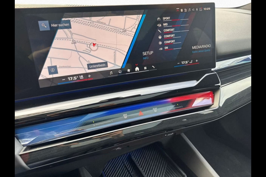 BMW 5 Serie Touring M5 ** M-DRIVER PACK (305 km/h), B&W, PANO, TREKH, MERINO LEDER, 20/21 INCH LMV ** 1e EIG - UNFALLFREI - Ex BMW AG ** ** INFORMEER OOK NAAR ONZE AANTREKKELIJKE FINANCIAL-LEASE TARIEVEN **