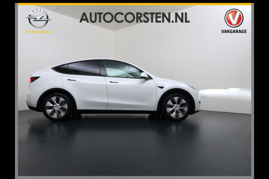 Tesla Model Y RWD 300pk SOH 95% Warmtepomp LFP-Accu Leer Lmv Camera's Panoramadak Adap.Cruise Navi Ecc Autopilot Stoel+Stuur+Achterbank Verwarming Elek.Achterklep Dodehoek detector Draadloze telefoonlader 1e Eigenaar Origineel Nederlandse Auto Fabrieksgarantie op Motor en Accu tot 08-03-2032/160.000km