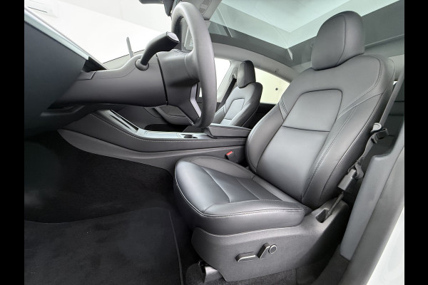 Tesla Model Y RWD 300pk SOH 95% Warmtepomp LFP-Accu Leer Lmv Camera's Panoramadak Adap.Cruise Navi Ecc Autopilot Stoel+Stuur+Achterbank Verwarming Elek.Achterklep Dodehoek detector Draadloze telefoonlader 1e Eigenaar Origineel Nederlandse Auto Fabrieksgarantie op Motor en Accu tot 08-03-2032/160.000km