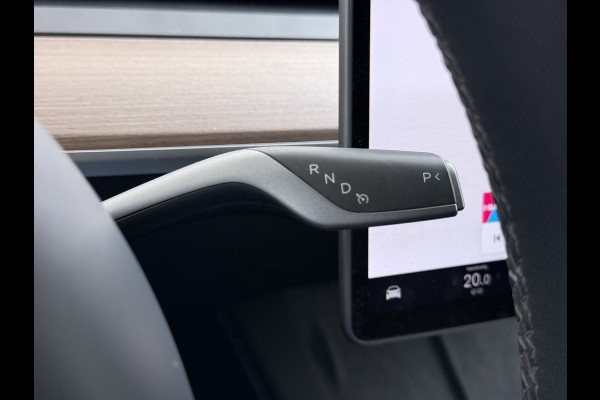 Tesla Model Y RWD 300pk SOH 95% Warmtepomp LFP-Accu Leer Lmv Camera's Panoramadak Adap.Cruise Navi Ecc Autopilot Stoel+Stuur+Achterbank Verwarming Elek.Achterklep Dodehoek detector Draadloze telefoonlader 1e Eigenaar Origineel Nederlandse Auto Fabrieksgarantie op Motor en Accu tot 08-03-2032/160.000km