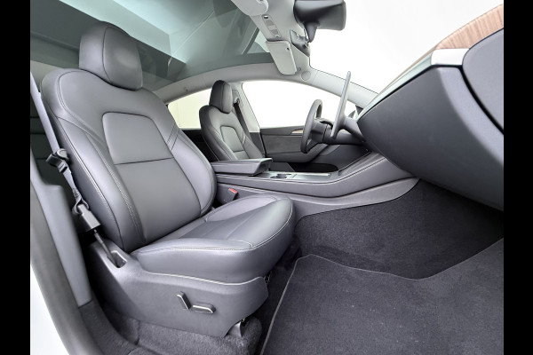 Tesla Model Y RWD 300pk SOH 95% Warmtepomp LFP-Accu Leer Lmv Camera's Panoramadak Adap.Cruise Navi Ecc Autopilot Stoel+Stuur+Achterbank Verwarming Elek.Achterklep Dodehoek detector Draadloze telefoonlader 1e Eigenaar Origineel Nederlandse Auto Fabrieksgarantie op Motor en Accu tot 08-03-2032/160.000km