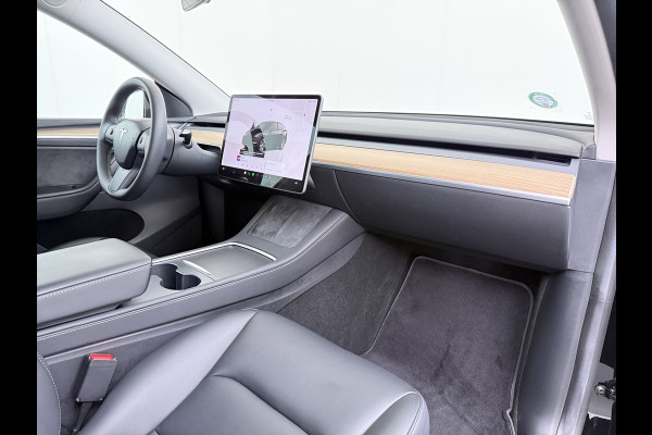 Tesla Model Y RWD SOH 95% Warmtepomp LFP-Accu Leder Lmv Camera's Panoramadak Adap.Cruise Navi Ecc Autopilot Stoel+Stuur+Achterbank Verwarming Elek.Achterklep Dodehoek detector Draadloze telefoonlader Origineel Nederlandse Auto Fabrieksgarantie op Motor en Accu tot 7-12-2030/160.000km