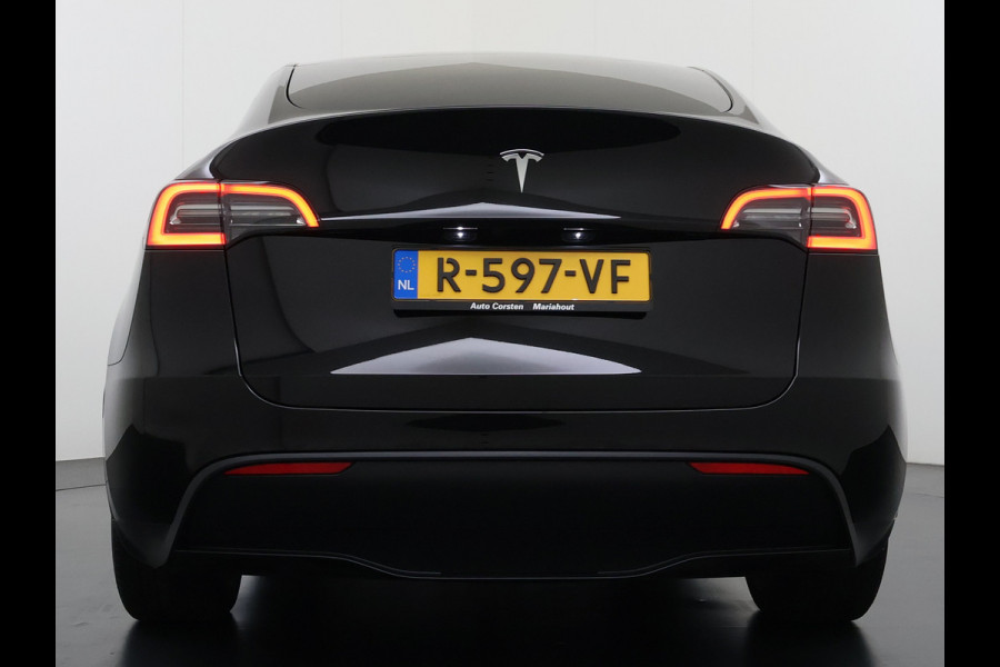 Tesla Model Y RWD SOH 95% Warmtepomp LFP-Accu Leder Lmv Camera's Panoramadak Adap.Cruise Navi Ecc Autopilot Stoel+Stuur+Achterbank Verwarming Elek.Achterklep Dodehoek detector Draadloze telefoonlader Origineel Nederlandse Auto Fabrieksgarantie op Motor en Accu tot 7-12-2030/160.000km