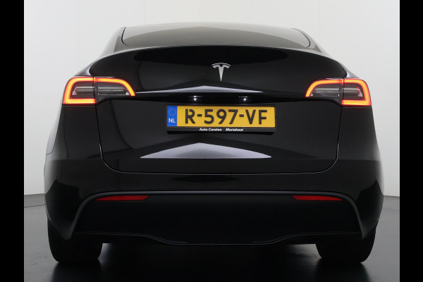 Tesla Model Y RWD SOH 95% Warmtepomp LFP-Accu Leder Lmv Camera's Panoramadak Adap.Cruise Navi Ecc Autopilot Stoel+Stuur+Achterbank Verwarming Elek.Achterklep Dodehoek detector Draadloze telefoonlader Origineel Nederlandse Auto Fabrieksgarantie op Motor en Accu tot 7-12-2030/160.000km