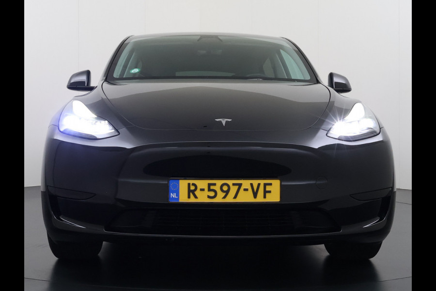 Tesla Model Y RWD SOH 95% Warmtepomp LFP-Accu Leder Lmv Camera's Panoramadak Adap.Cruise Navi Ecc Autopilot Stoel+Stuur+Achterbank Verwarming Elek.Achterklep Dodehoek detector Draadloze telefoonlader Origineel Nederlandse Auto Fabrieksgarantie op Motor en Accu tot 7-12-2030/160.000km