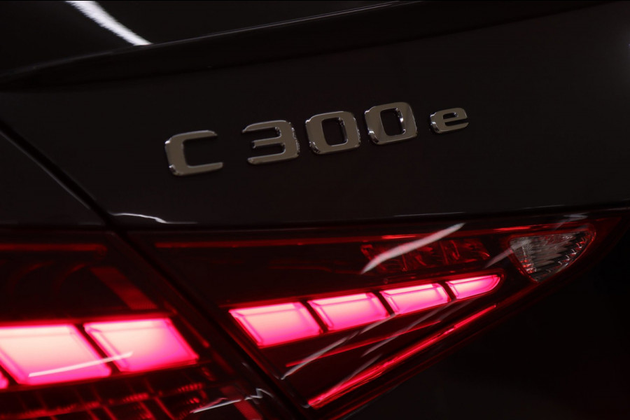 Mercedes-Benz C-Klasse 300 E AMG Line / PANO/HUD/CARPLAY/SFEERVERLICHTING/BOMVOL