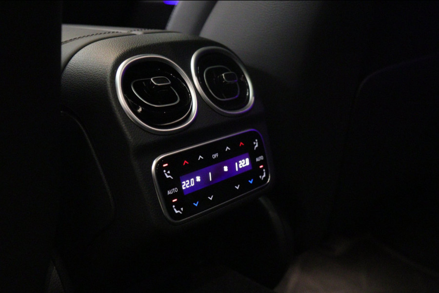Mercedes-Benz C-Klasse 300 E AMG Line / PANO/HUD/CARPLAY/SFEERVERLICHTING/BOMVOL