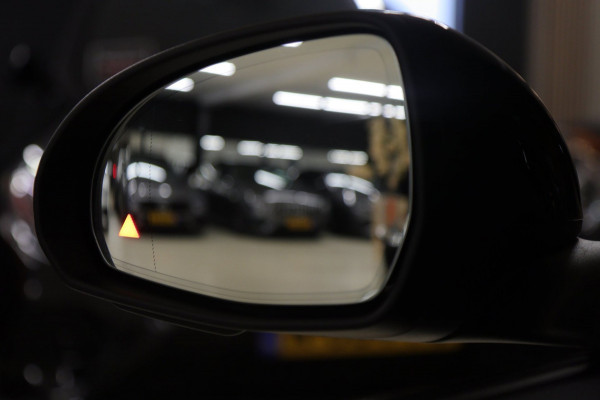 Mercedes-Benz C-Klasse 300 E AMG Line / PANO/HUD/CARPLAY/SFEERVERLICHTING/BOMVOL