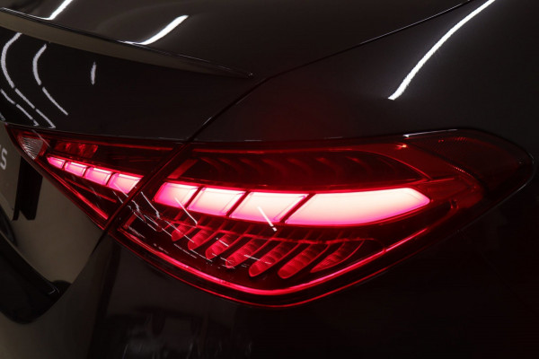 Mercedes-Benz C-Klasse 300 E AMG Line / PANO/HUD/CARPLAY/SFEERVERLICHTING/BOMVOL