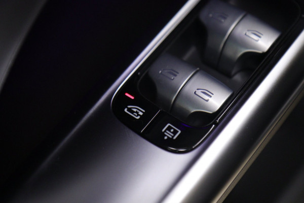 Mercedes-Benz C-Klasse 300 E AMG Line / PANO/HUD/CARPLAY/SFEERVERLICHTING/BOMVOL