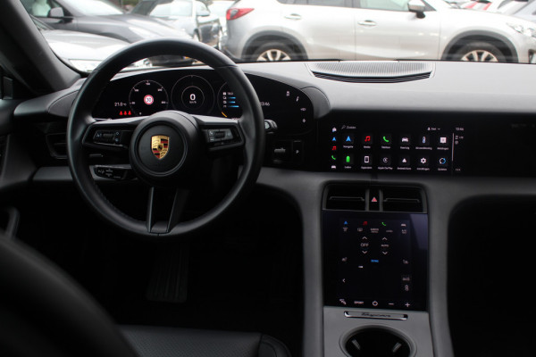 Porsche Taycan Sport Turismo 79 kWh / Panoramadak / Camera / Bose / 20'' / Luchtvering / Leder / Warmtepomp / Dodehoek / Stoelverwarming / DAB / Cruise Control