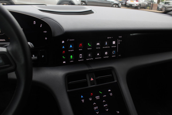 Porsche Taycan Sport Turismo 79 kWh / Panoramadak / Camera / Bose / 20'' / Luchtvering / Leder / Warmtepomp / Dodehoek / Stoelverwarming / DAB / Cruise Control