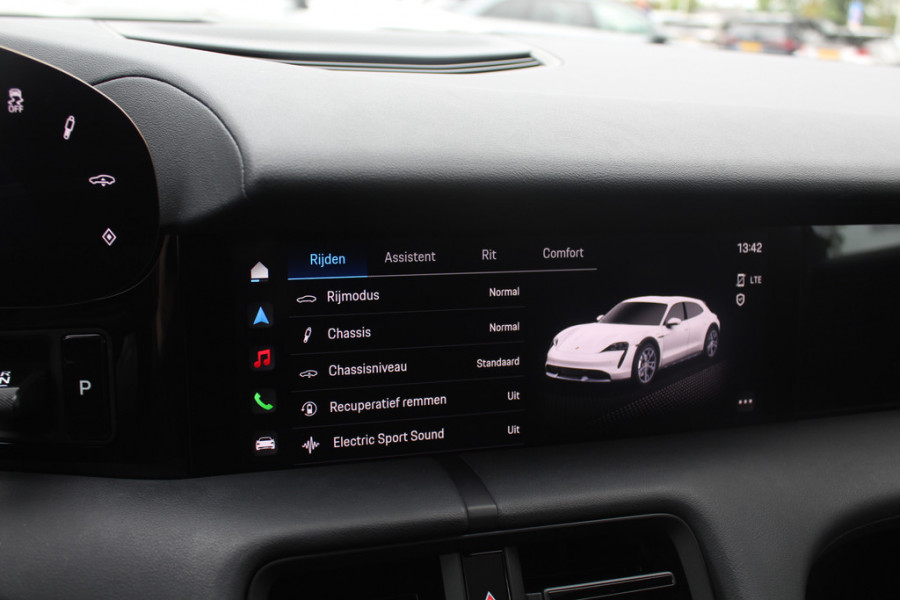 Porsche Taycan Sport Turismo 79 kWh / Panoramadak / Camera / Bose / 20'' / Luchtvering / Leder / Warmtepomp / Dodehoek / Stoelverwarming / DAB / Cruise Control