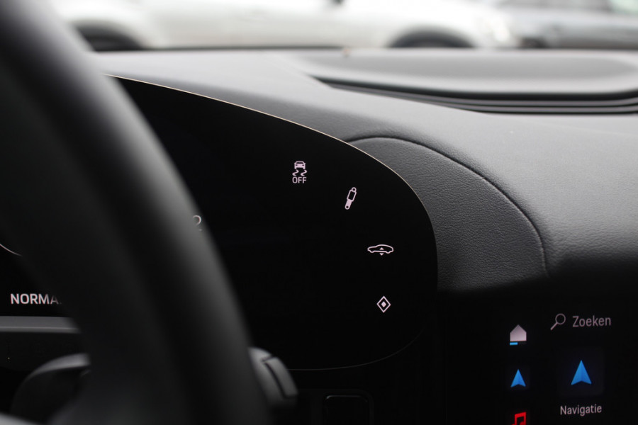 Porsche Taycan Sport Turismo 79 kWh / Panoramadak / Camera / Bose / 20'' / Luchtvering / Leder / Warmtepomp / Dodehoek / Stoelverwarming / DAB / Cruise Control