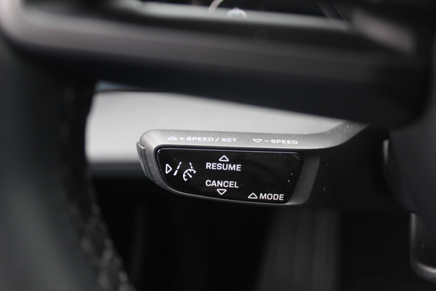 Porsche Taycan Sport Turismo 79 kWh / Panoramadak / Camera / Bose / 20'' / Luchtvering / Leder / Warmtepomp / Dodehoek / Stoelverwarming / DAB / Cruise Control