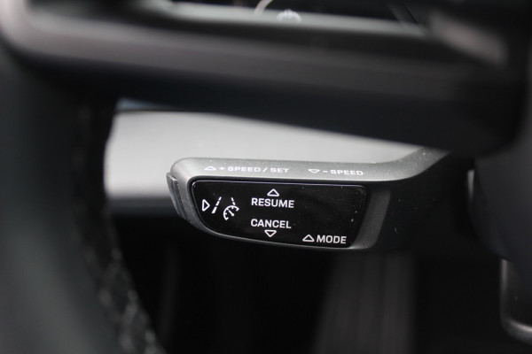 Porsche Taycan Sport Turismo 79 kWh / Panoramadak / Camera / Bose / 20'' / Luchtvering / Leder / Warmtepomp / Dodehoek / Stoelverwarming / DAB / Cruise Control