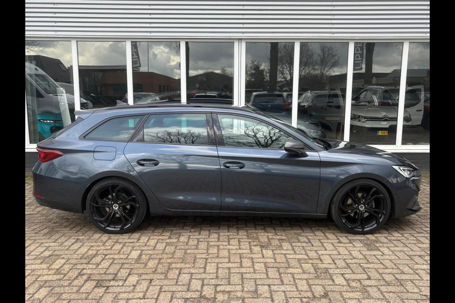 Seat Leon Sportstourer 1.5 TSI FR Launch Edition | Uitklapbare Trekhaak | Sfeerverlichting | Apple Carplay | Parkeer Sensoren