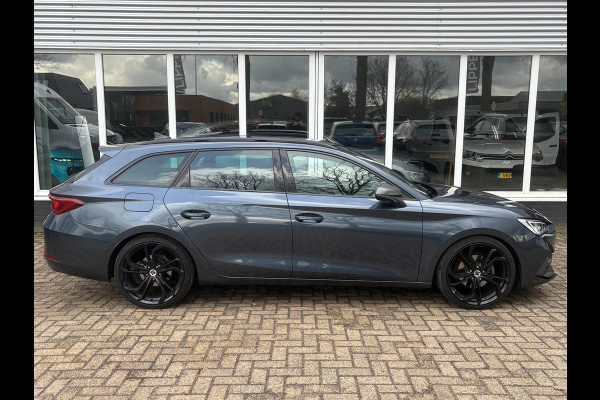 Seat Leon Sportstourer 1.5 TSI FR Launch Edition | Uitklapbare Trekhaak | Sfeerverlichting | Apple Carplay | Parkeer Sensoren