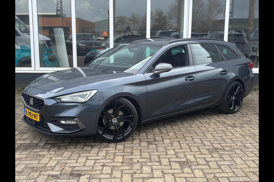 Seat Leon Sportstourer 1.5 TSI FR Launch Edition | Uitklapbare Trekhaak | Sfeerverlichting | Apple Carplay | Parkeer Sensoren