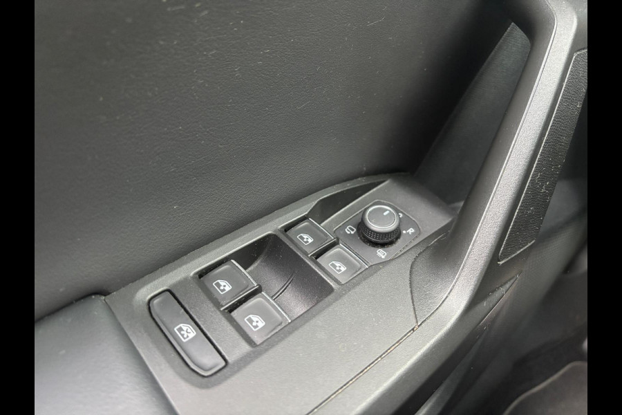 Seat Leon Sportstourer 1.5 TSI FR Launch Edition | Uitklapbare Trekhaak | Sfeerverlichting | Apple Carplay | Parkeer Sensoren