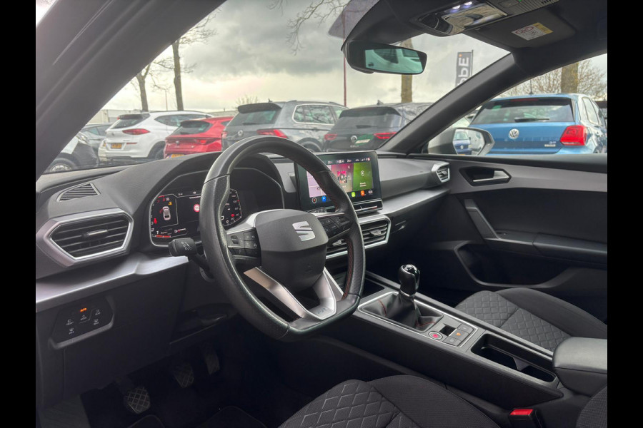 Seat Leon Sportstourer 1.5 TSI FR Launch Edition | Uitklapbare Trekhaak | Sfeerverlichting | Apple Carplay | Parkeer Sensoren