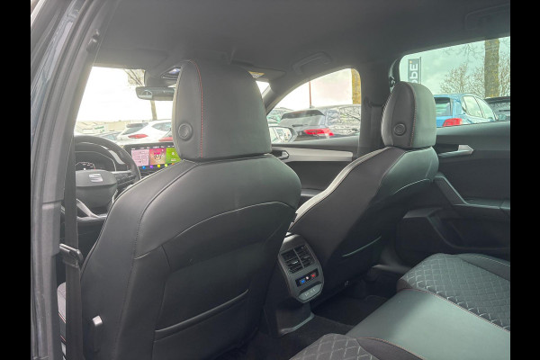 Seat Leon Sportstourer 1.5 TSI FR Launch Edition | Uitklapbare Trekhaak | Sfeerverlichting | Apple Carplay | Parkeer Sensoren