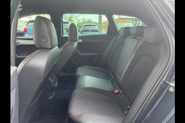 Seat Leon Sportstourer 1.5 TSI FR Launch Edition | Uitklapbare Trekhaak | Sfeerverlichting | Apple Carplay | Parkeer Sensoren