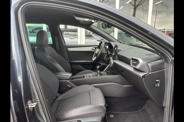 Seat Leon Sportstourer 1.5 TSI FR Launch Edition | Uitklapbare Trekhaak | Sfeerverlichting | Apple Carplay | Parkeer Sensoren