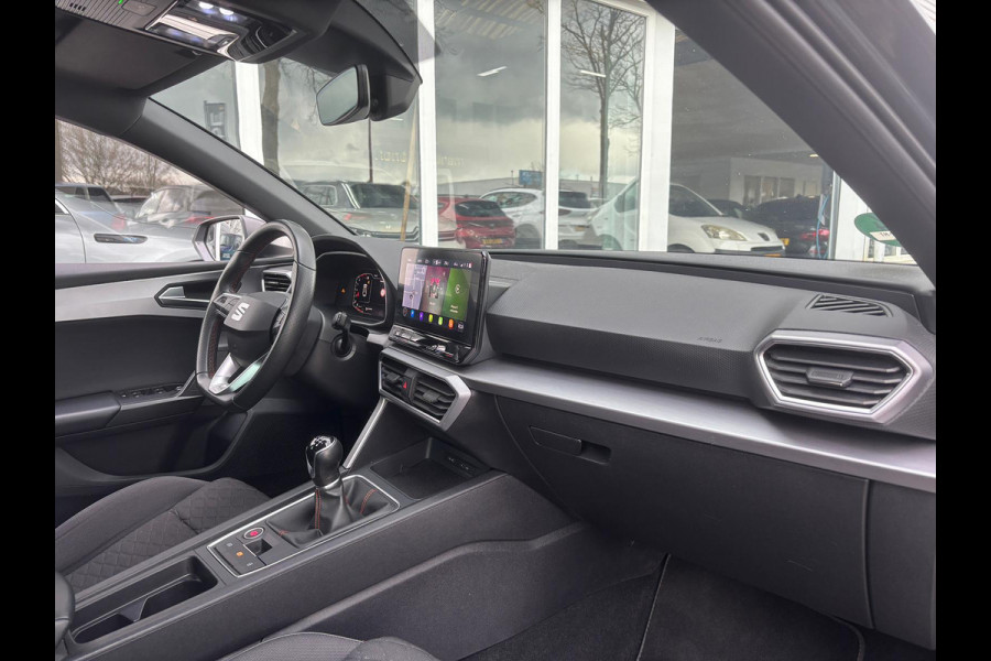 Seat Leon Sportstourer 1.5 TSI FR Launch Edition | Uitklapbare Trekhaak | Sfeerverlichting | Apple Carplay | Parkeer Sensoren