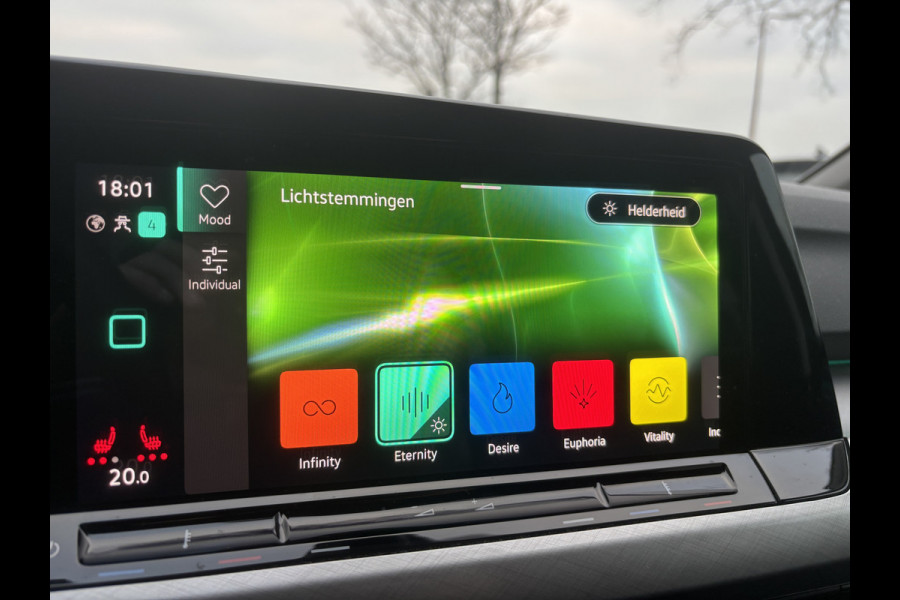 Volkswagen Golf 1.5 TSI Style | Trekhaak | Sfeerverlichting | Stoel & Stuurverwarming | Adaptieve Cruise