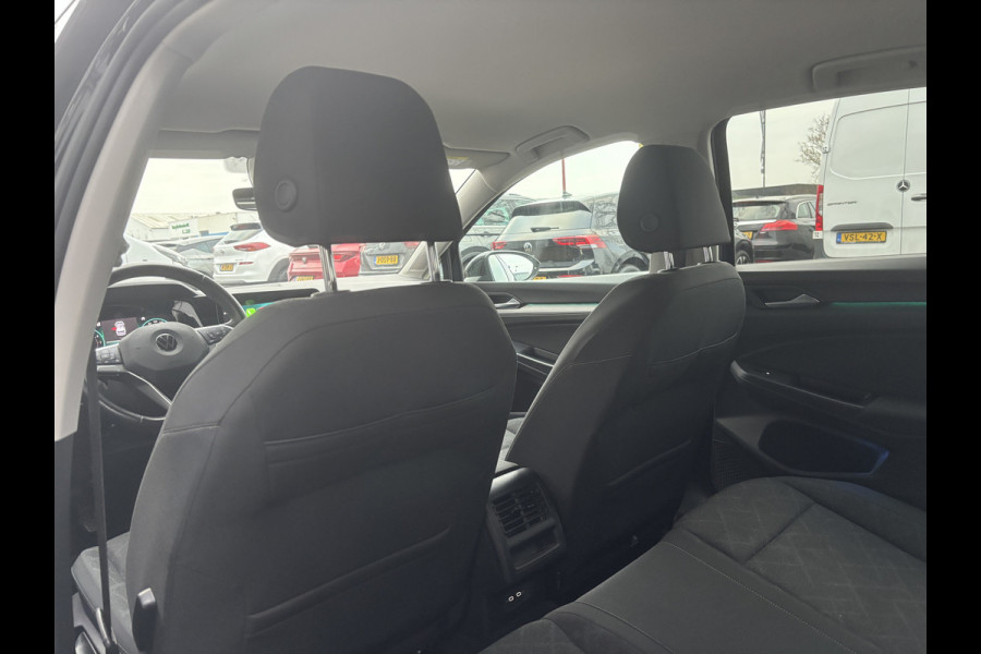 Volkswagen Golf 1.5 TSI Style | Trekhaak | Sfeerverlichting | Stoel & Stuurverwarming | Adaptieve Cruise