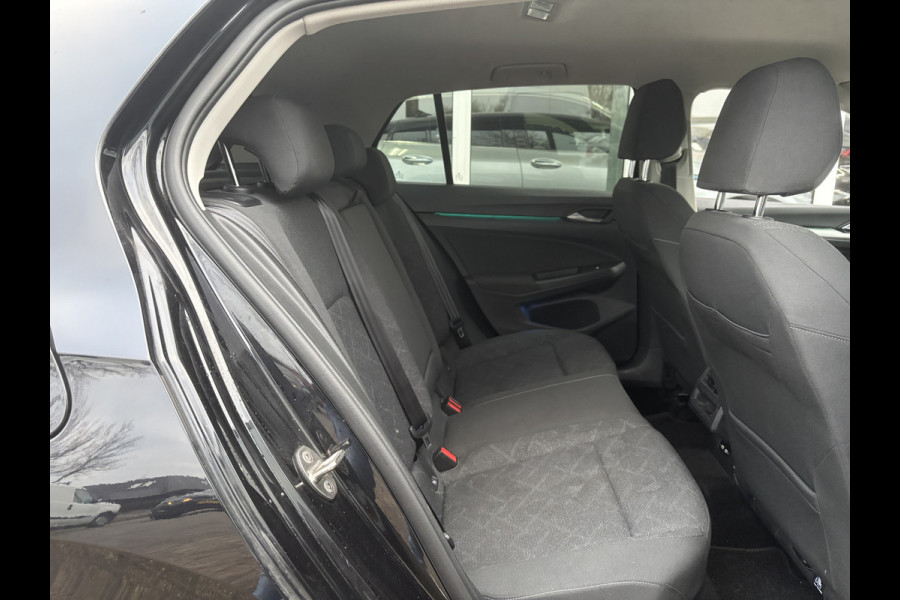 Volkswagen Golf 1.5 TSI Style | Trekhaak | Sfeerverlichting | Stoel & Stuurverwarming | Adaptieve Cruise