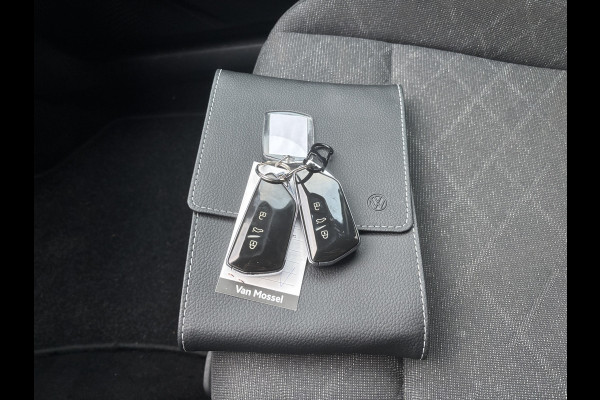 Volkswagen Golf 1.5 TSI Style | Trekhaak | Sfeerverlichting | Stoel & Stuurverwarming | Adaptieve Cruise