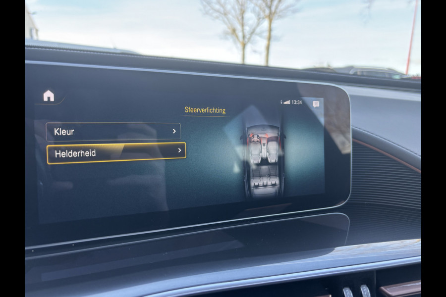 Mercedes-Benz EQC 400 4MATIC Premium 80 kWh | Schuifdak | Burmeister | Sfeerverlichting | AMG Styling