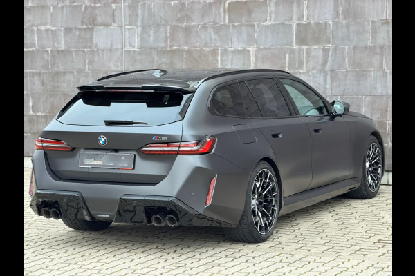 BMW 5 Serie Touring M5 ** FROZEN DEEP GREY, M-REMMEN, PANO, TREKH, MERINO LEDER, 20/21 INCH LMV ** 1e EIG - UNFALLFREI - Ex BMW AG ** ** INFORMEER OOK NAAR ONZE AANTREKKELIJKE FINANCIAL-LEASE TARIEVEN **