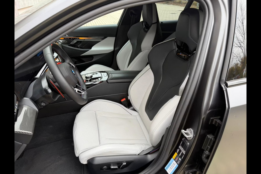 BMW 5 Serie Touring M5 ** FROZEN DEEP GREY, M-REMMEN, PANO, TREKH, MERINO LEDER, 20/21 INCH LMV ** 1e EIG - UNFALLFREI - Ex BMW AG ** ** INFORMEER OOK NAAR ONZE AANTREKKELIJKE FINANCIAL-LEASE TARIEVEN **