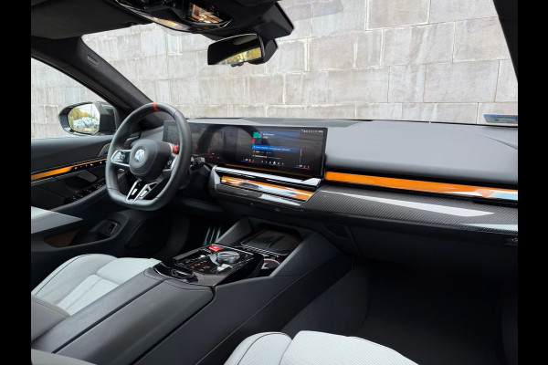 BMW 5 Serie Touring M5 ** FROZEN DEEP GREY, M-REMMEN, PANO, TREKH, MERINO LEDER, 20/21 INCH LMV ** 1e EIG - UNFALLFREI - Ex BMW AG ** ** INFORMEER OOK NAAR ONZE AANTREKKELIJKE FINANCIAL-LEASE TARIEVEN **