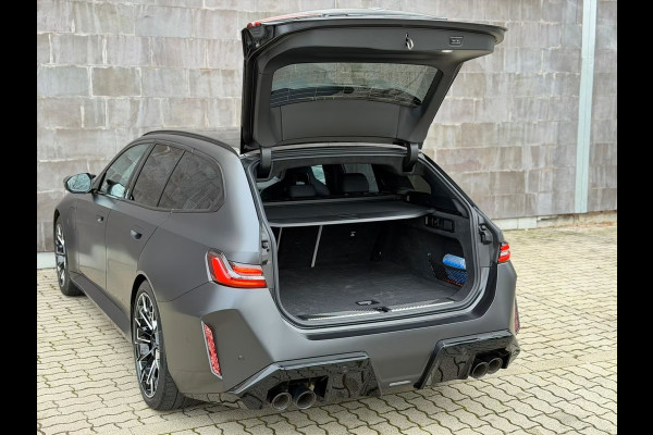 BMW 5 Serie Touring M5 ** FROZEN DEEP GREY, M-REMMEN, PANO, TREKH, MERINO LEDER, 20/21 INCH LMV ** 1e EIG - UNFALLFREI - Ex BMW AG ** ** INFORMEER OOK NAAR ONZE AANTREKKELIJKE FINANCIAL-LEASE TARIEVEN **