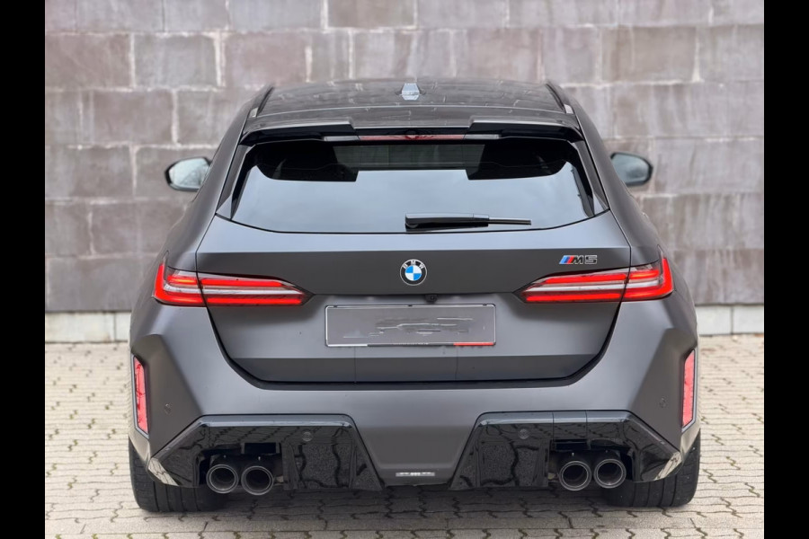 BMW 5 Serie Touring M5 ** FROZEN DEEP GREY, M-REMMEN, PANO, TREKH, MERINO LEDER, 20/21 INCH LMV ** 1e EIG - UNFALLFREI - Ex BMW AG ** ** INFORMEER OOK NAAR ONZE AANTREKKELIJKE FINANCIAL-LEASE TARIEVEN **