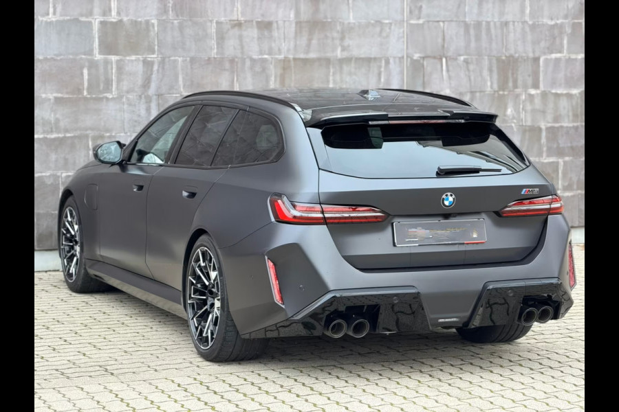 BMW 5 Serie Touring M5 ** FROZEN DEEP GREY, M-REMMEN, PANO, TREKH, MERINO LEDER, 20/21 INCH LMV ** 1e EIG - UNFALLFREI - Ex BMW AG ** ** INFORMEER OOK NAAR ONZE AANTREKKELIJKE FINANCIAL-LEASE TARIEVEN **